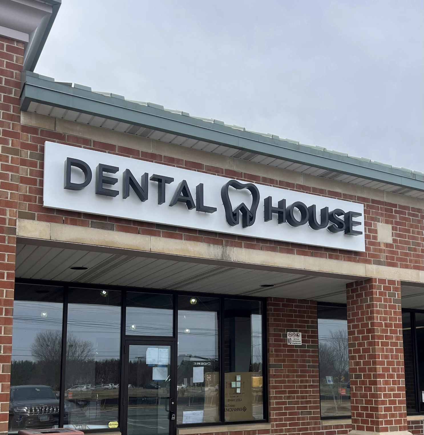 Dental House exterior on E Main St, Middletown